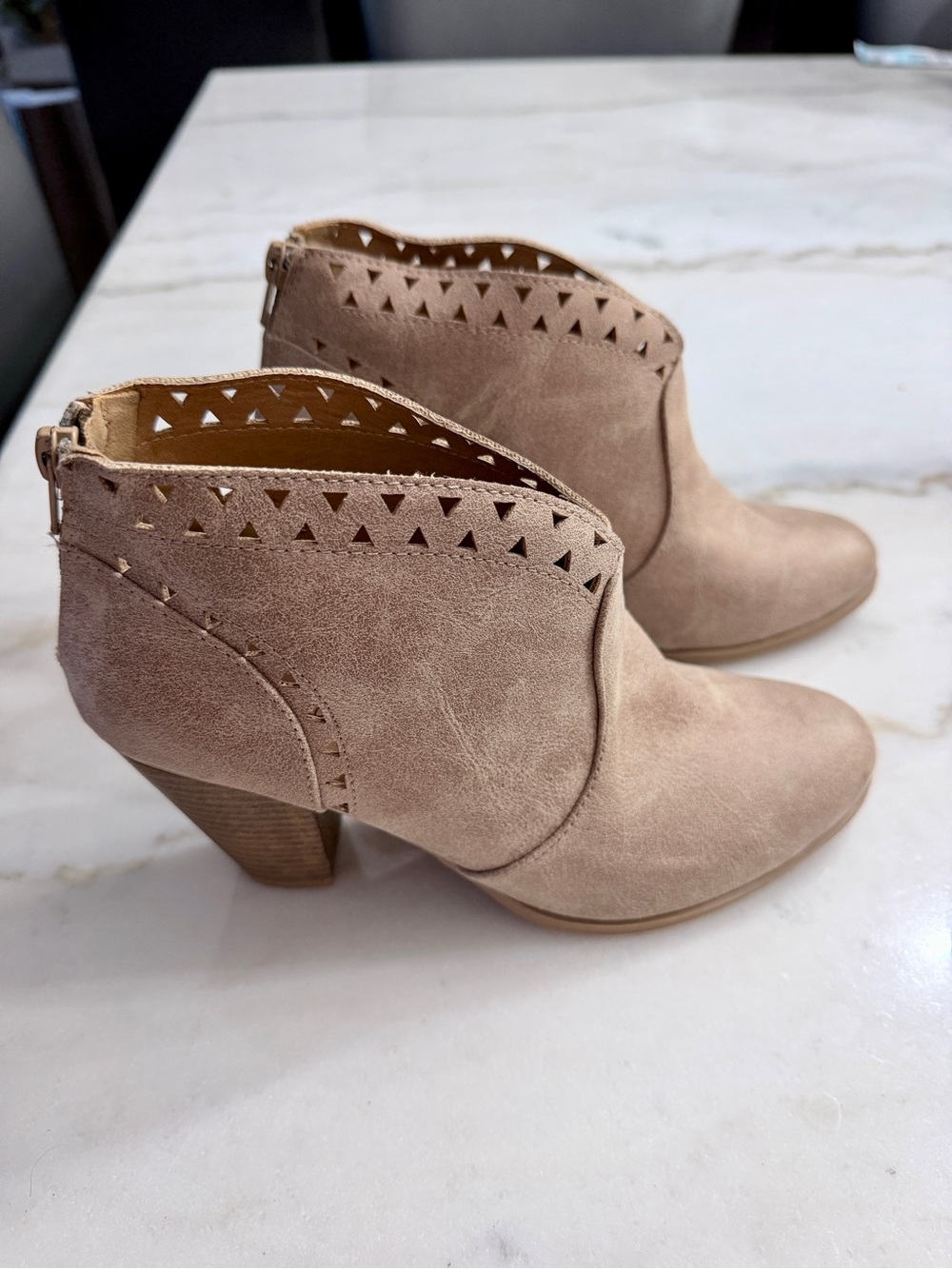 Qupid Nixon tan/brown laser cut detail stacked block heel ankle booties size 8.5